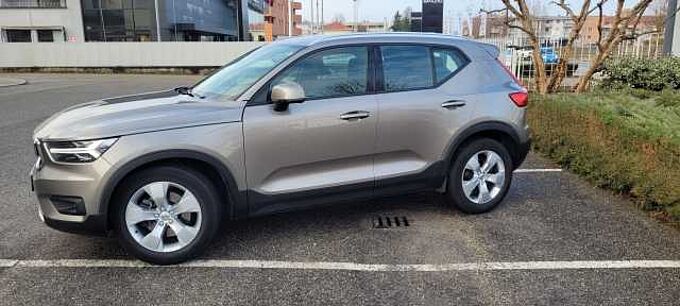 Volvo XC40 Momentum Pro, D3 AWD automatico