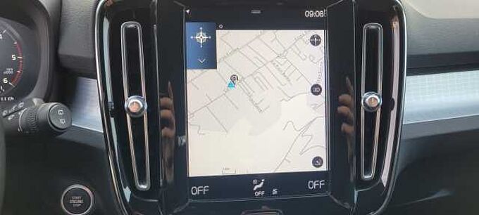 Volvo XC40 Momentum Pro, D3 AWD automatico