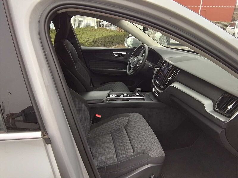 Volvo XC60 Core, B4 AWD mild hybrid, Diesel