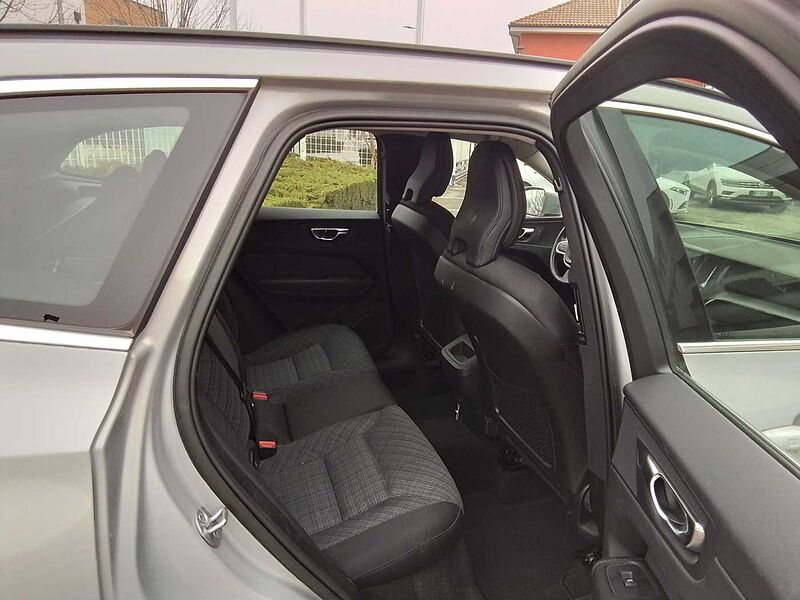 Volvo XC60 Core, B4 AWD mild hybrid, Diesel