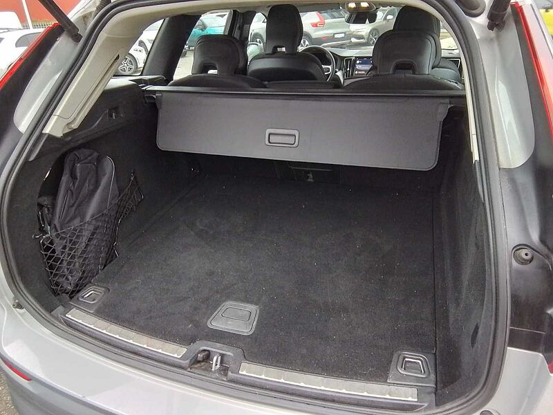 Volvo XC60 Core, B4 AWD mild hybrid, Diesel