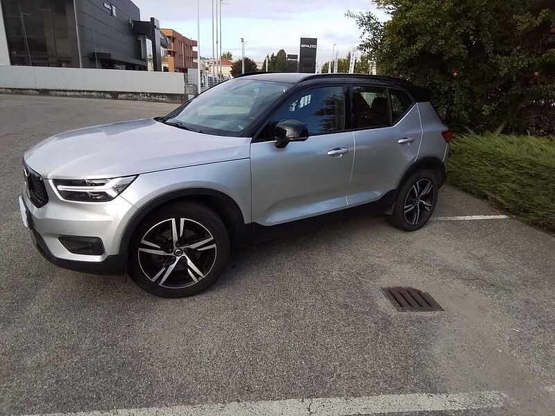 Volvo XC40 D4 AWD R-D GEAR