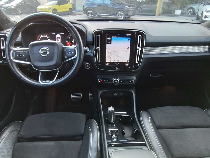 Volvo XC40 D4 AWD R-D GEAR