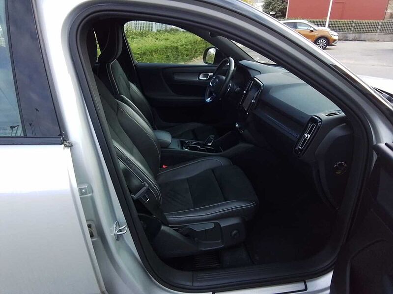 Volvo XC40 D4 AWD R-D GEAR