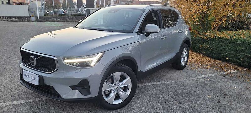 Volvo XC40 Core, B3 Mild hybrid, Benzina