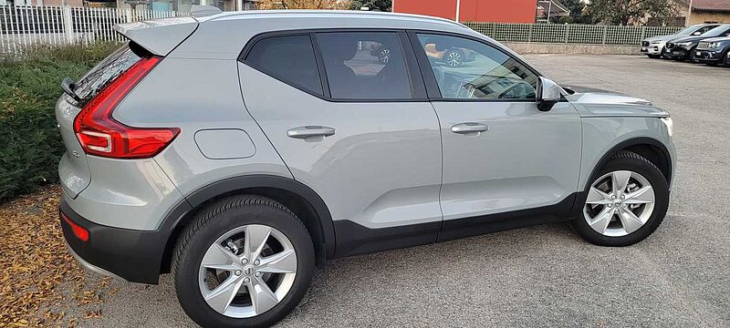 Volvo XC40 Core, B3 Mild hybrid, Benzina
