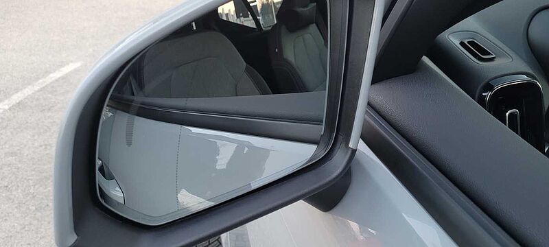 Volvo XC40 Core, B3 Mild hybrid, Benzina