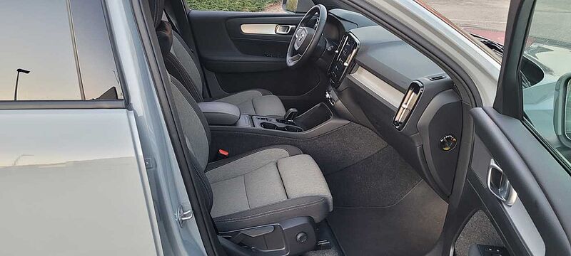 Volvo XC40 Core, B3 Mild hybrid, Benzina