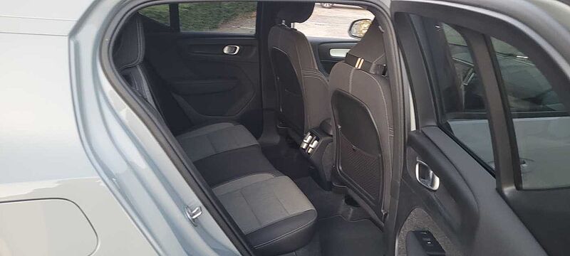 Volvo XC40 Core, B3 Mild hybrid, Benzina