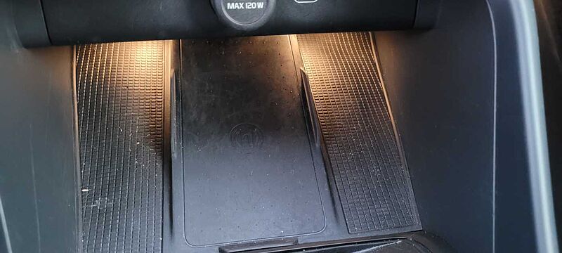 Volvo XC40 Core, B3 Mild hybrid, Benzina