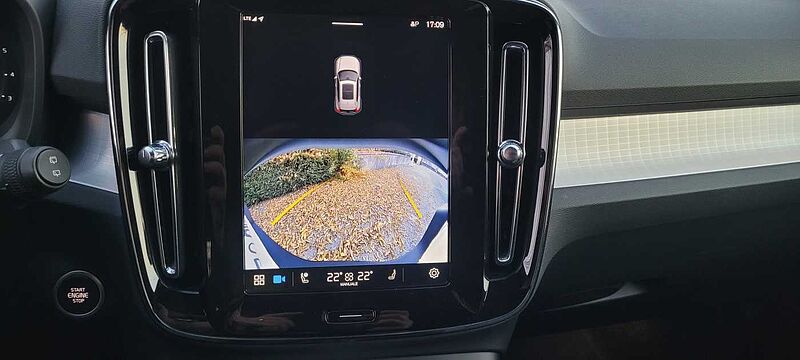 Volvo XC40 Core, B3 Mild hybrid, Benzina