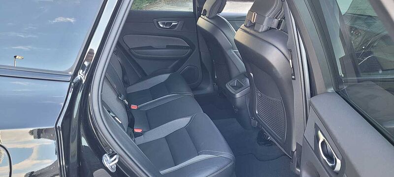 Volvo XC60 Plus, B5 AWD Mild hybrid, Benzina, Dark