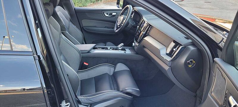 Volvo XC60 Plus, B5 AWD Mild hybrid, Benzina, Dark