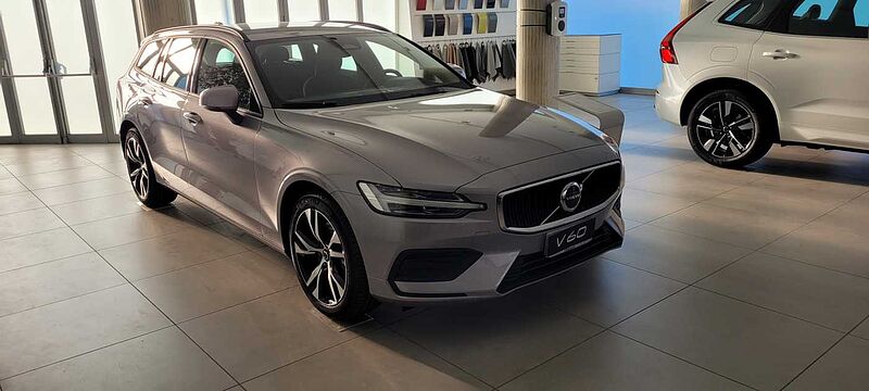 Volvo V60 Core, B4 Mild hybrid, Benzina