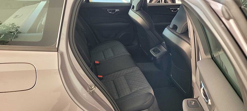 Volvo V60 Core, B4 Mild hybrid, Benzina