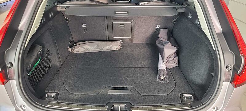 Volvo V60 Core, B4 Mild hybrid, Benzina