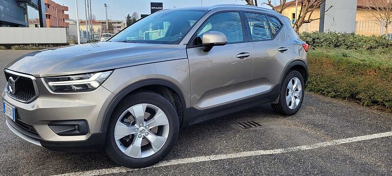 Volvo XC40 Momentum Pro, D3 AWD automatico