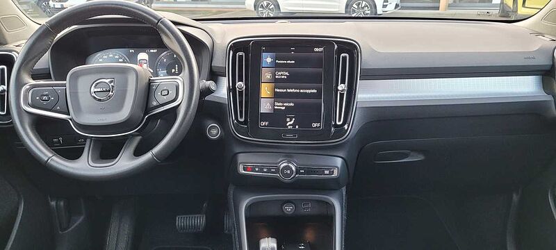 Volvo XC40 Momentum Pro, D3 AWD automatico