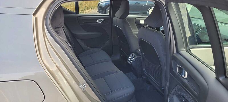 Volvo XC40 Momentum Pro, D3 AWD automatico