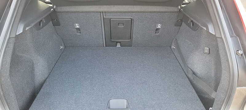 Volvo XC40 Momentum Pro, D3 AWD automatico