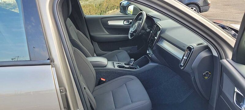 Volvo XC40 Momentum Pro, D3 AWD automatico